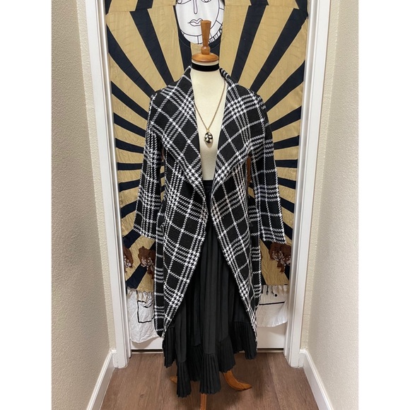 π Beautiful maxi plaid coat - Picture 2 of 11